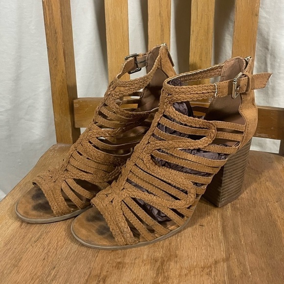 Indigo rd Tan Strappy Heeled Sandal Size 7M - Picture 3 of 8